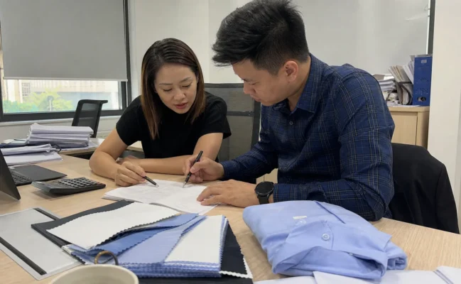 HR và bộ phận mua hàng lập ngân sách đồng phục
