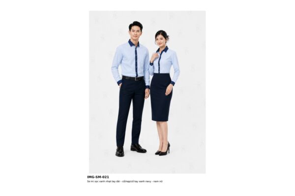 Sơ mi sọc xanh nhạt nam nữ để kiểm hướng sọc và chi tiết may